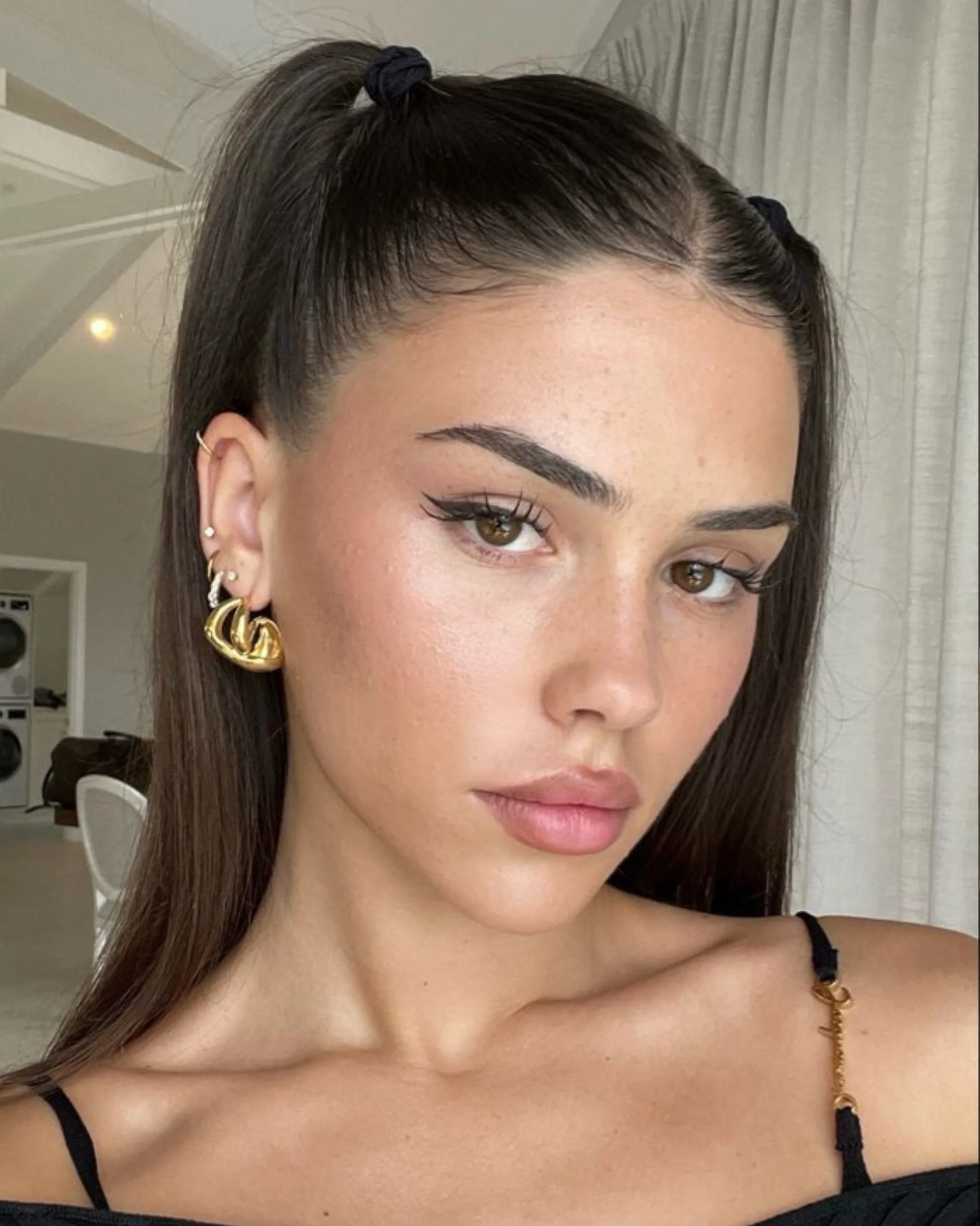 <strong>Antonia M. </strong>Compradora Facebook